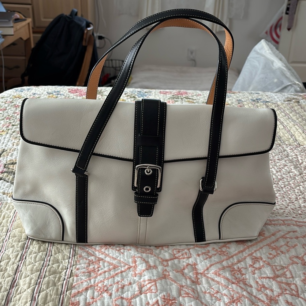 Vintage Coach Hampton Statchel. Barely used. Great condition.